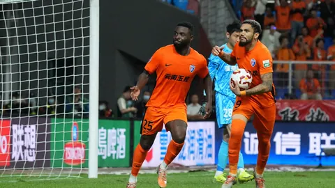 曼城有望冬窗引进道格拉斯-路易斯可能性持续提升。